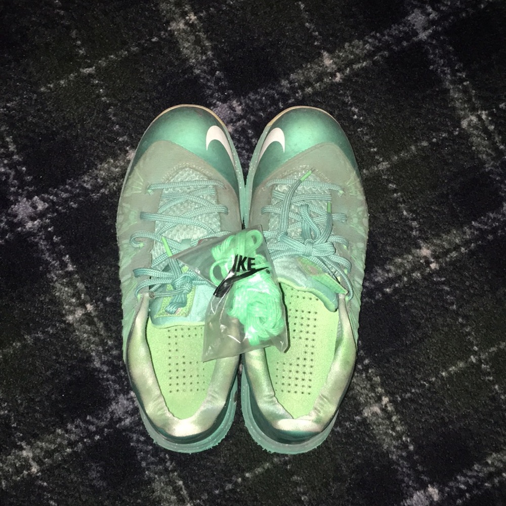 Lebron Basketball shoes